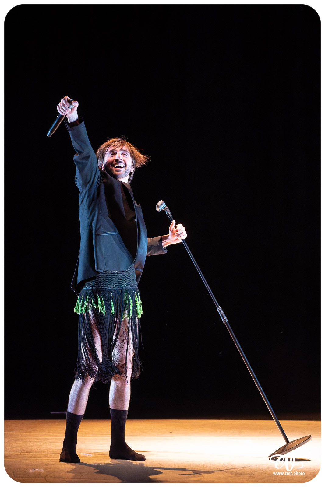 A4 (COMME LA FEUILLE) CIE CHICOS MAMBO